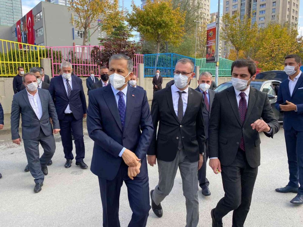 Milli Eğitim Bakanı Özer: Yüz yüze eğitime devam etme kararlılığı içerisindeyiz