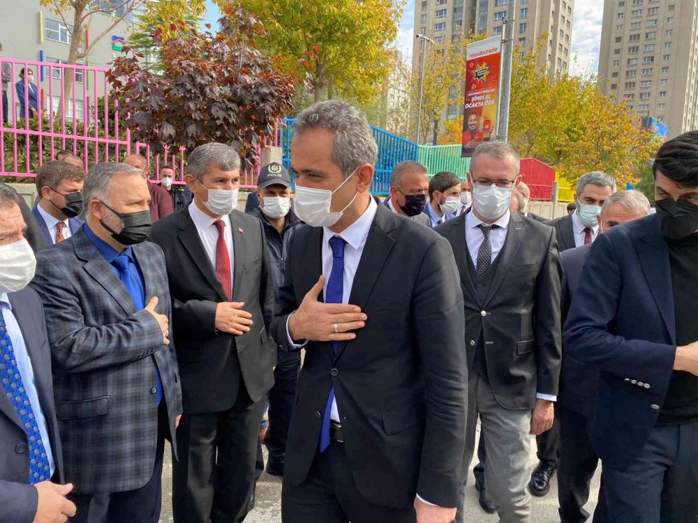 Milli Eğitim Bakanı Özer: Yüz yüze eğitime devam etme kararlılığı içerisindeyiz