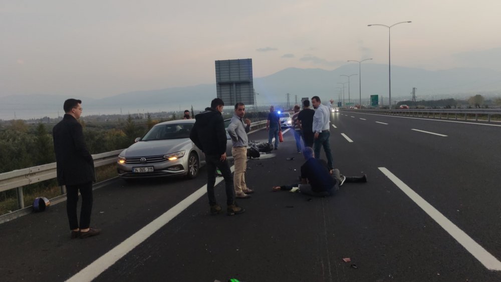 Motosikletle İstanbul yolculuğu acı bitti! Kazada ağır yaralandılar