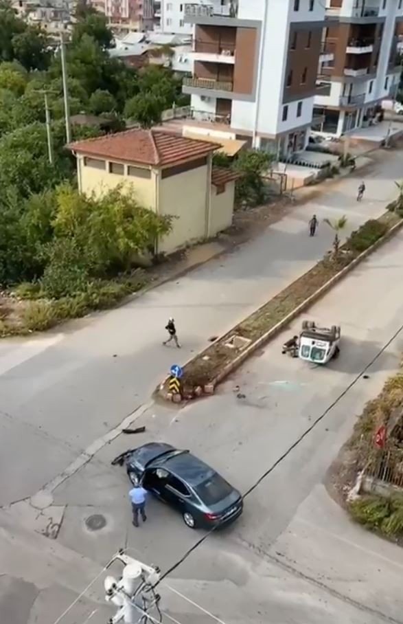 Otomobille çarpışan araç takla attı! Vatandaşlar seferber oldu