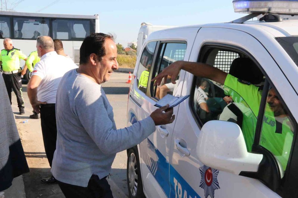 Antalya'da görülmedik kaza! Otobüsle çarpışıp kanala uçan aracın ruhsatı için seferber oldular