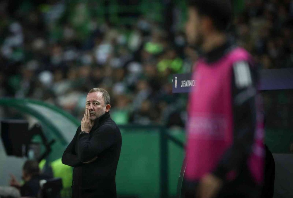 Beşiktaş Sporting'e 4 - 0 yenildi