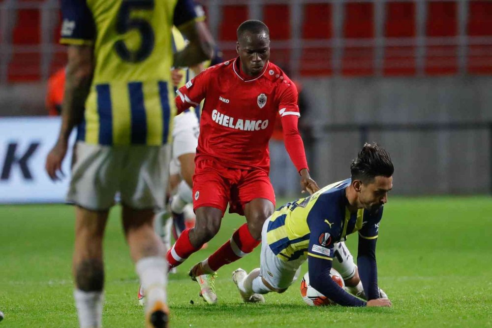 Fenerbahçe Royal Antwerp'i 3-0 mağlup etti