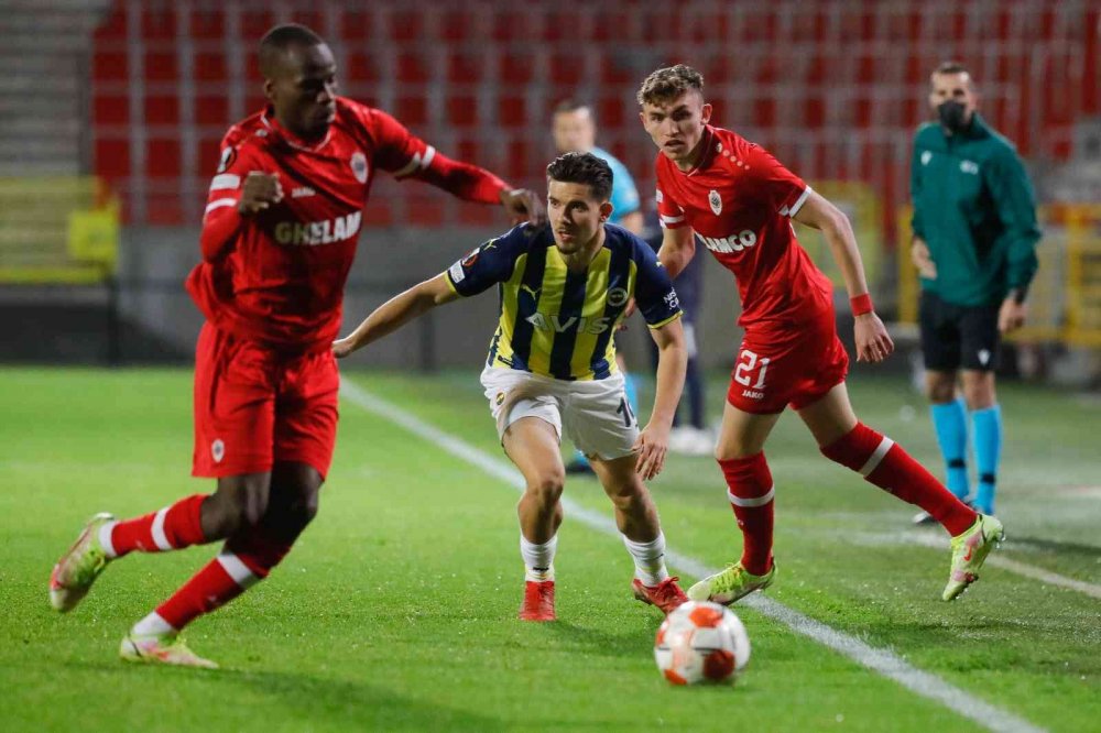 Fenerbahçe Royal Antwerp'i 3-0 mağlup etti