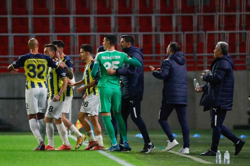 Fenerbahçe Royal Antwerp'i 3-0 mağlup etti