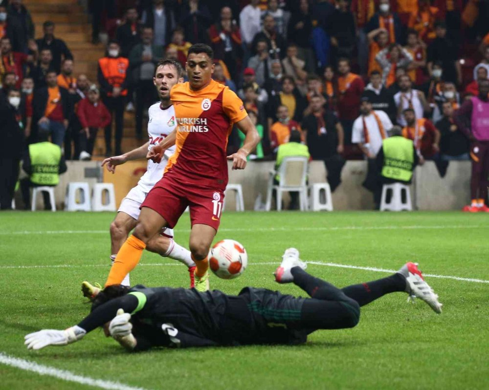 Lokomotiv Moskova ile berabere kalan Galatasaray liderliğini sürdürdü