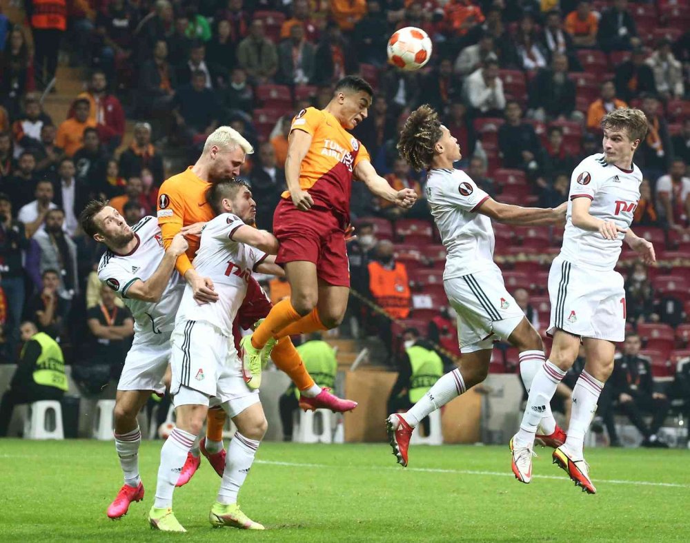 Lokomotiv Moskova ile berabere kalan Galatasaray liderliğini sürdürdü