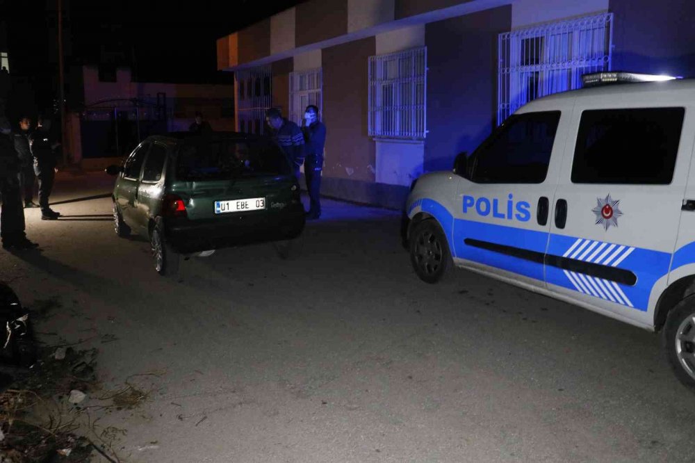 Nefes kesen kovalamaca! Bırakıp kaçtıkları araçtan 3 bin paket gümrük kaçağı sigara çıktı