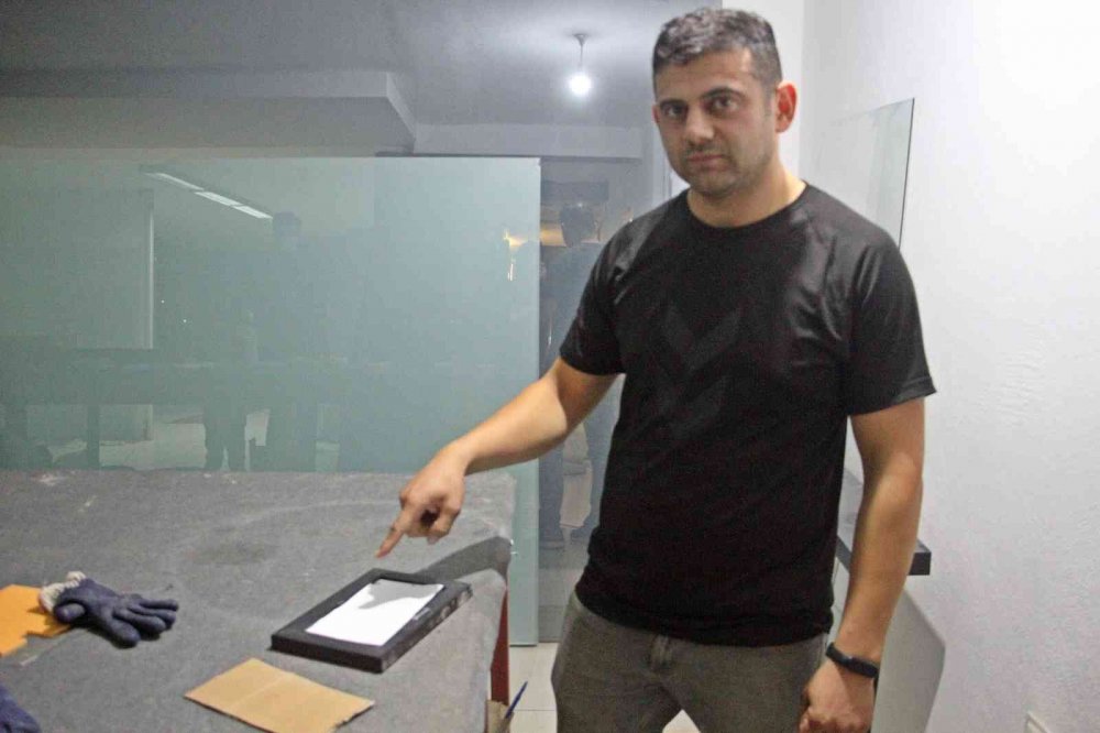 Camcının ‘siftah parası’nı çaldılar