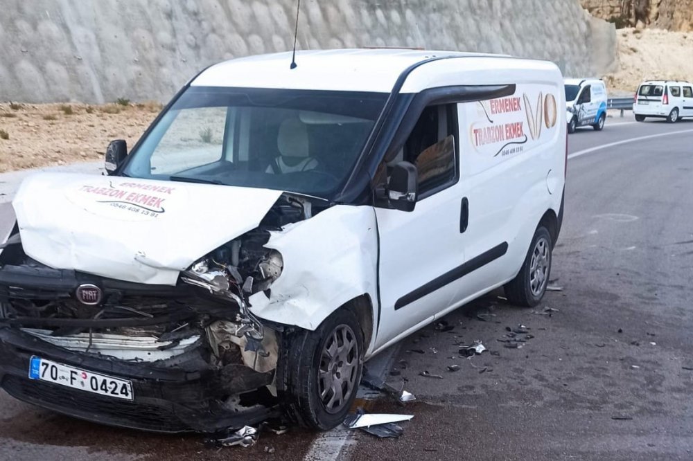 Ermenek'te ekmek taşıyan araç otomobille çarpıştı! 4 yaralı