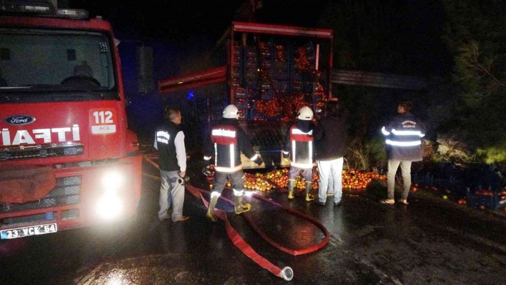 Seyir halinde alev alev yanan kamyondan son anda kurtuldular