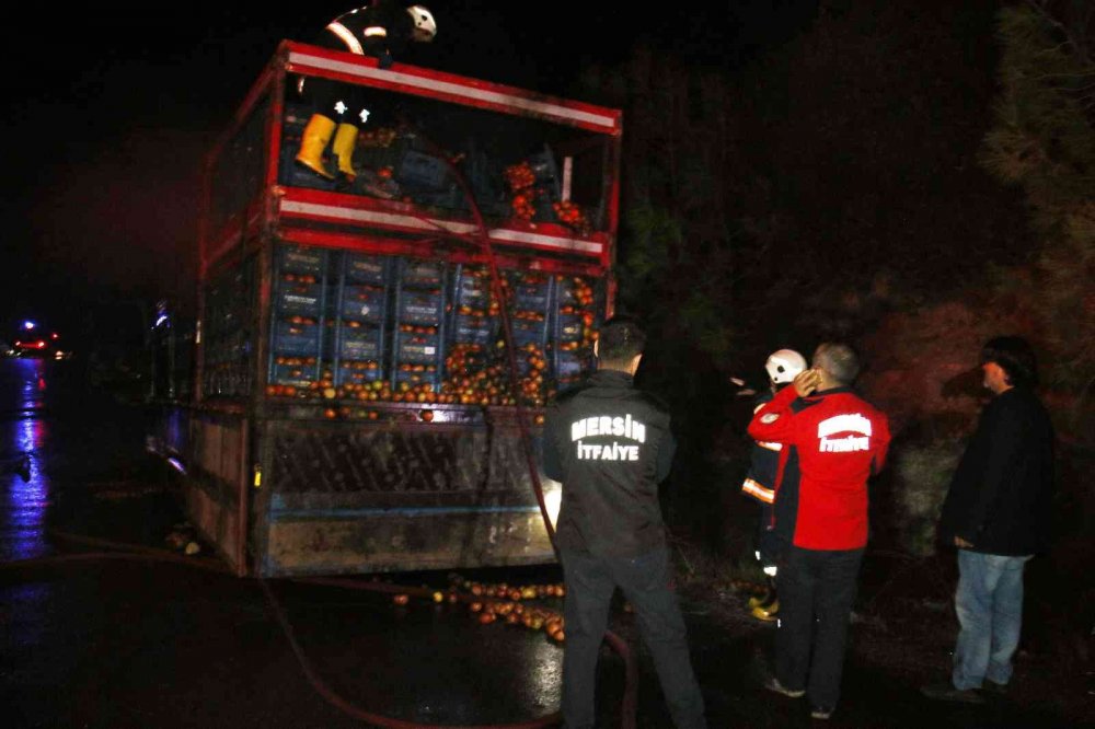 Seyir halinde alev alev yanan kamyondan son anda kurtuldular