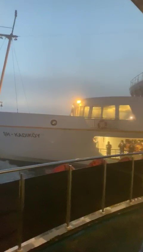 Sisin kapladığı İstanbul Boğazında korku dolu anlar! Tekne ve vapur çarpışıyordu