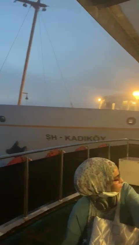 Sisin kapladığı İstanbul Boğazında korku dolu anlar! Tekne ve vapur çarpışıyordu