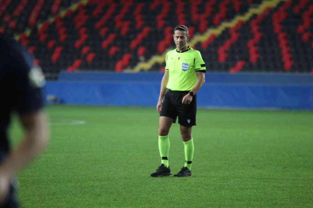 Türk futbol tarihinde bir ilk! Soyunma odasından dönüp 5 dakika daha oynadılar