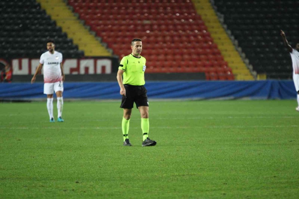 Türk futbol tarihinde bir ilk! Soyunma odasından dönüp 5 dakika daha oynadılar