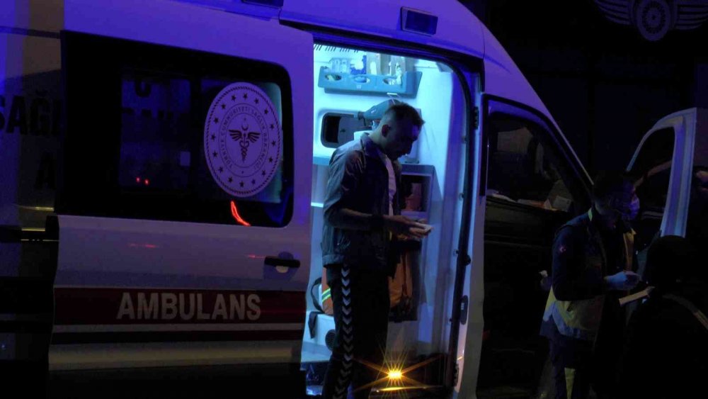 Alkollü sürücü önce bisiklet ve motosiklete ardından yayalara çarptı! 5 yaralı
