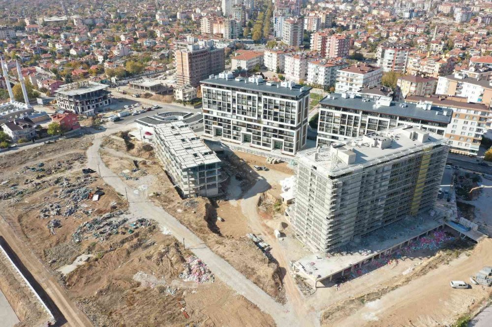 Başkan Kavuş'tan Meram Aymanas, Aksinne, Uluırmak ve Turgutreis Evleri'ne sıkı takip