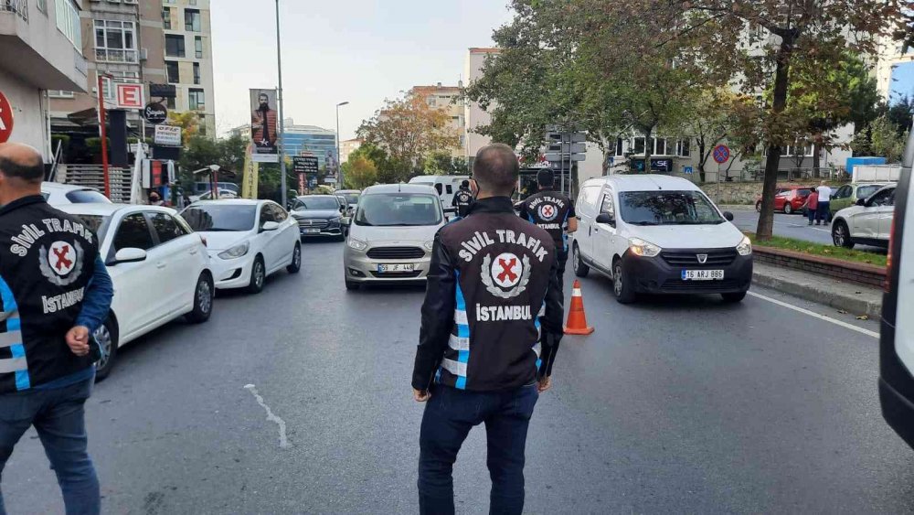 Ceza kesilen motosikletli böyle tepki gösterdi: Duran yayaya ‘Buyurun geçin’ diyemem ki!