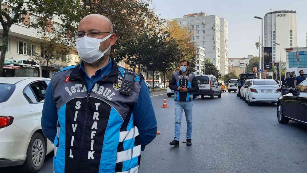 Ceza kesilen motosikletli böyle tepki gösterdi: Duran yayaya ‘Buyurun geçin’ diyemem ki!