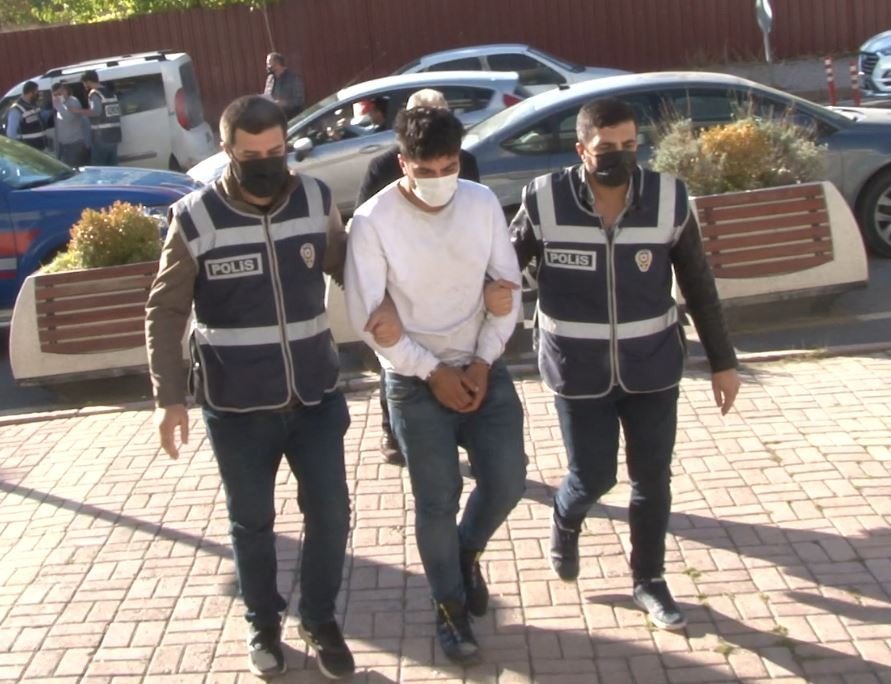 Elazığ’da cinayet! Hesap kavgasında garsonu vurmak isterken arkadaşını öldürdü