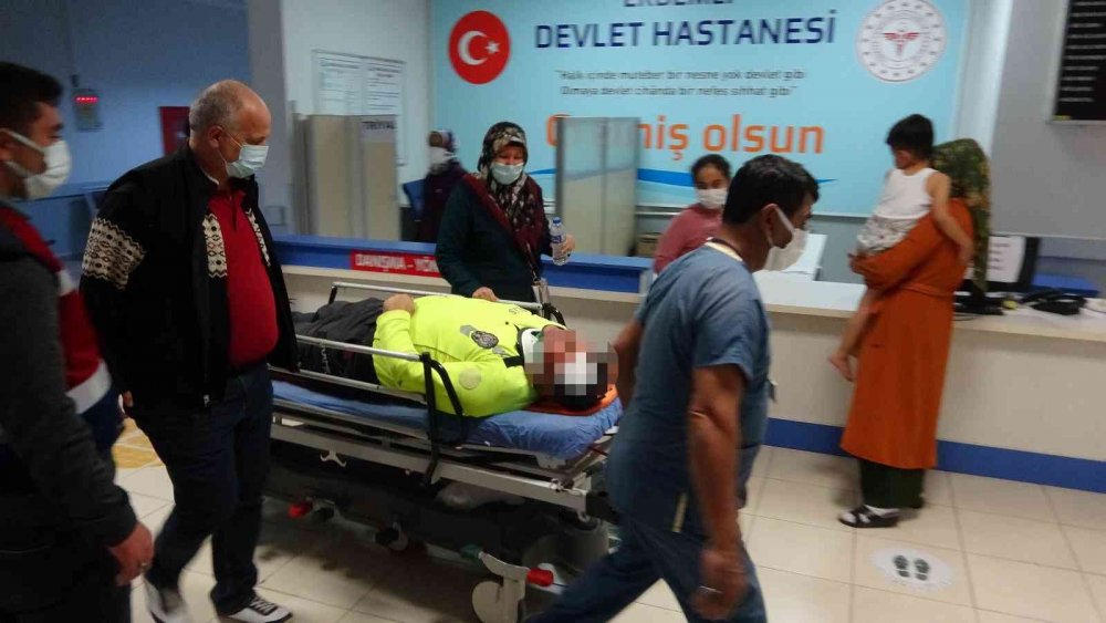 Erdemli'de uygulama noktasından kaçan otomobil polis memuruna çarptı