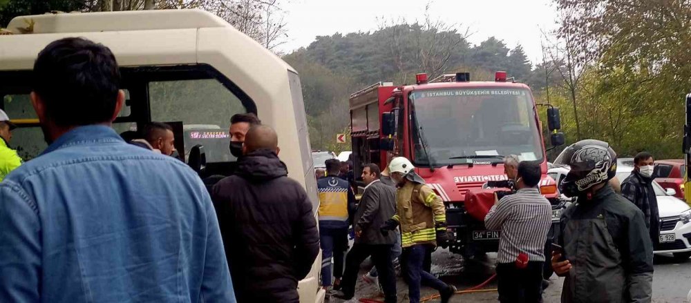 İstanbul'da yolcu minibüsü ağaca çarptı! 1 ölü 7 yaralı