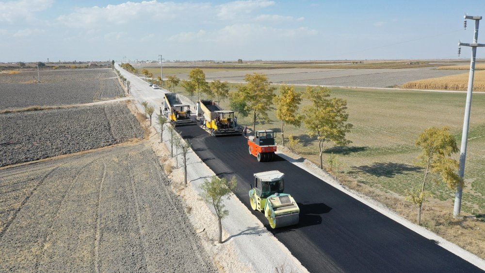 Karatay Belediyesi Hayıroğlu ve Ovakavağı arasındaki yolda çalışmaları tamamladı