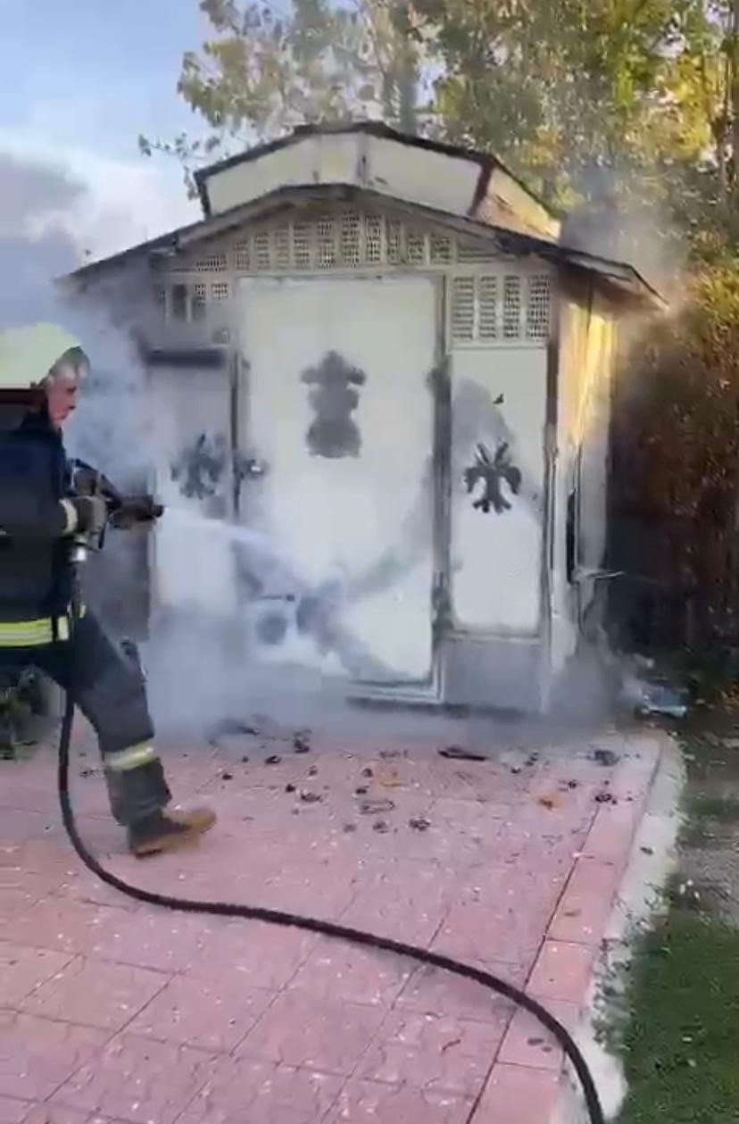 Vicdansız hırsız! Ateşe verdiği 50 cins güvercin telef oldu
