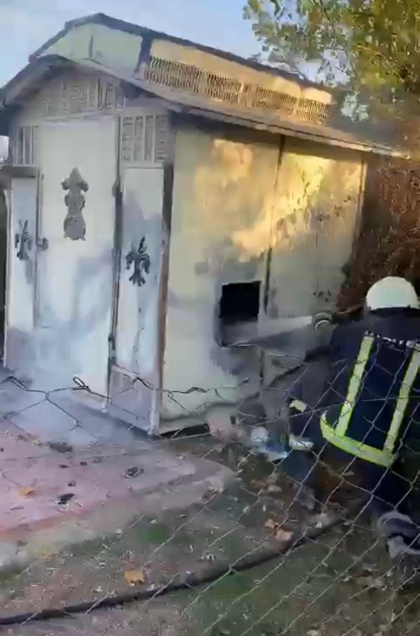 Vicdansız hırsız! Ateşe verdiği 50 cins güvercin telef oldu