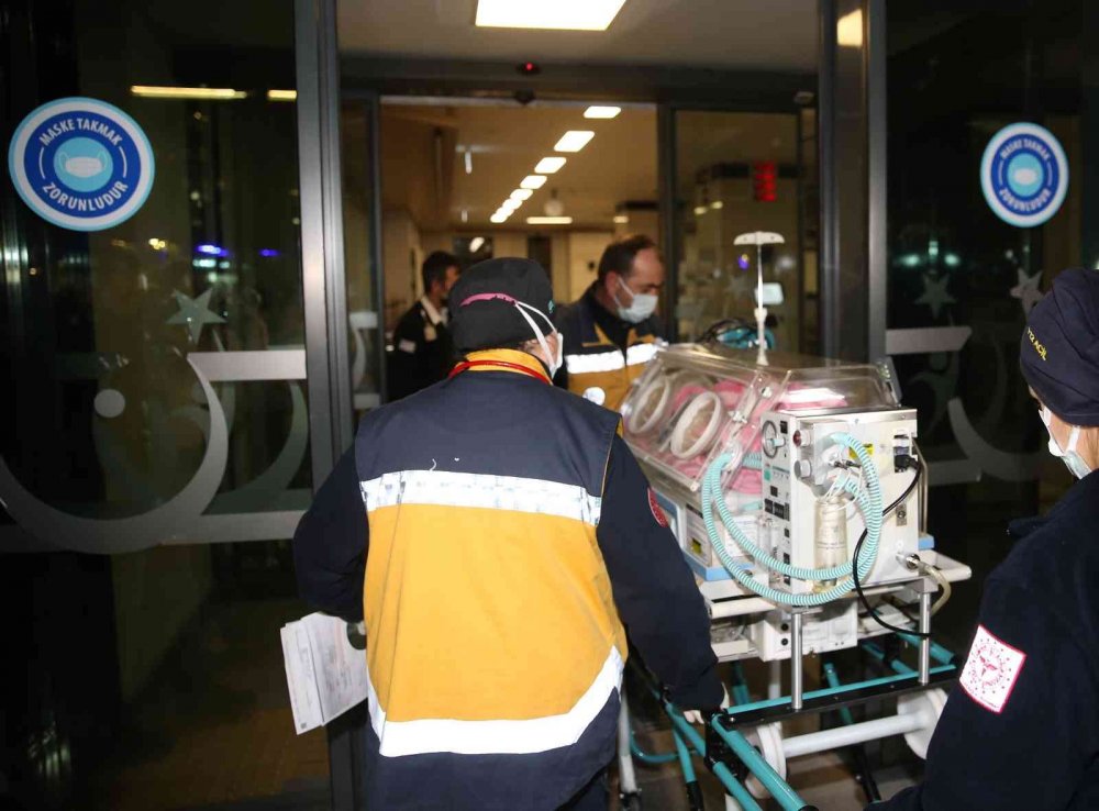 Hidrosefali hastası Gözel bebek ambulans uçakla Kars'tan Eskişehir’e getirildi