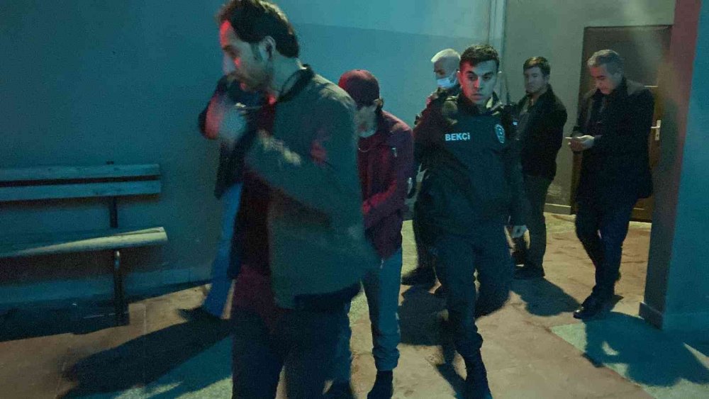 İnegöl'de camiye giren hırsız kovalamaca sonucu yakalandı! Üstünden uyuşturucu çıktı