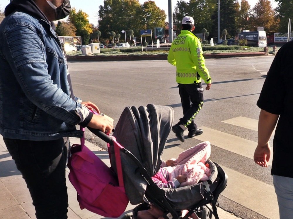 Geceyi ayakta geçiren Konyalılar trafikte bu manzarayla karşılaştı