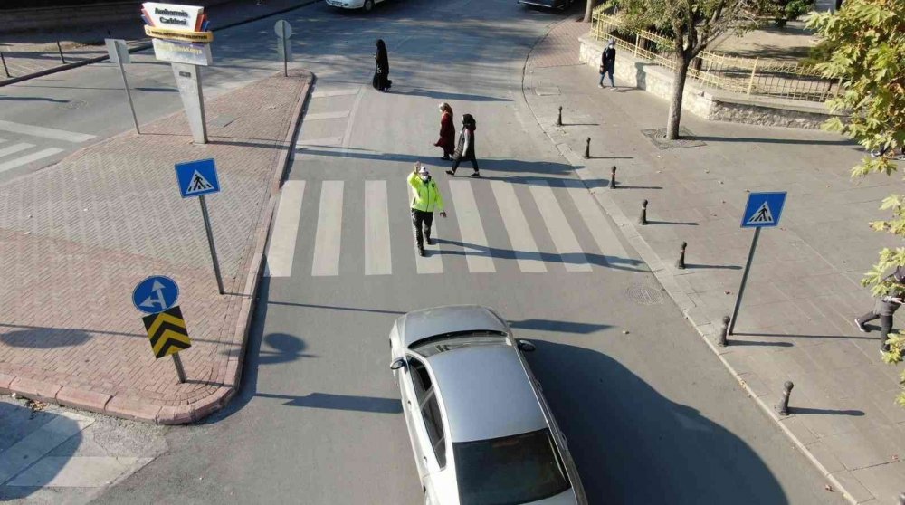 Geceyi ayakta geçiren Konyalılar trafikte bu manzarayla karşılaştı