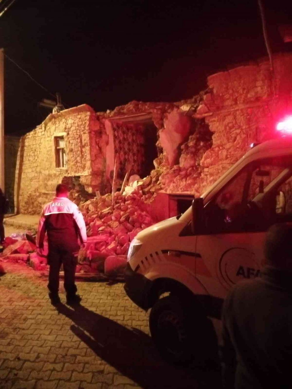 Konya sallanmaya devam ediyor! 5.1'in ardından 32 artçı deprem