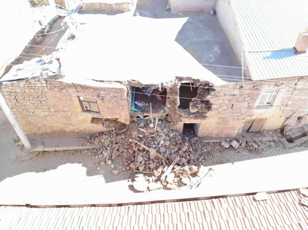 Konya’da depremin ardından ekipler sahada! Hasar tespit çalışmaları sürüyor