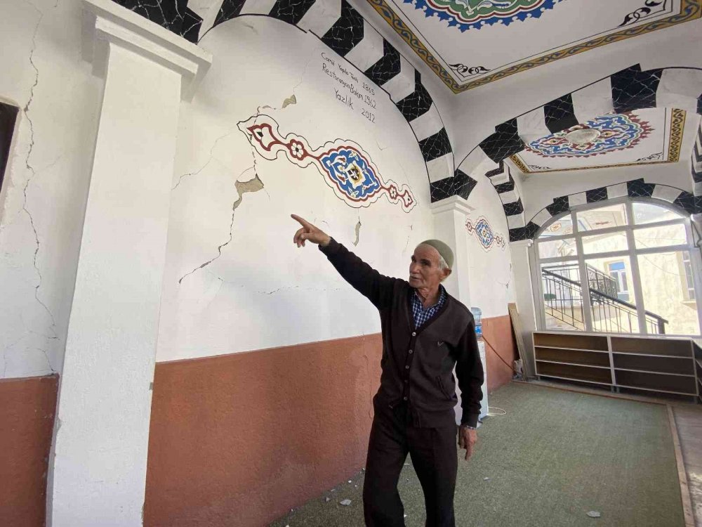 Konya'daki Akpınar’da depremin yaraları sarılıyor