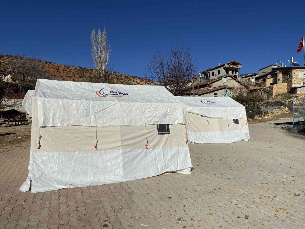 Konya'daki Akpınar’da depremin yaraları sarılıyor