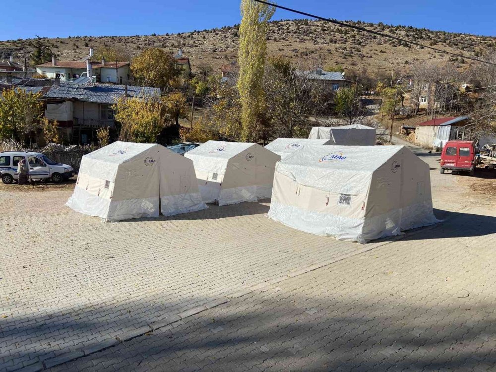 Konya'daki Akpınar’da depremin yaraları sarılıyor