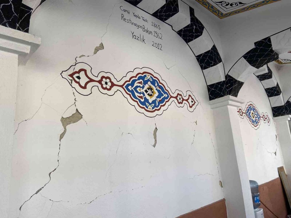 Konya'daki Akpınar’da depremin yaraları sarılıyor