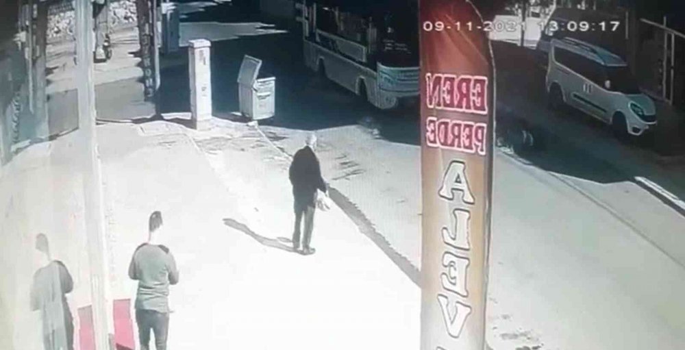 Pazardan dönen kadına minibüs çarptı! Metrelerce sürüklendi