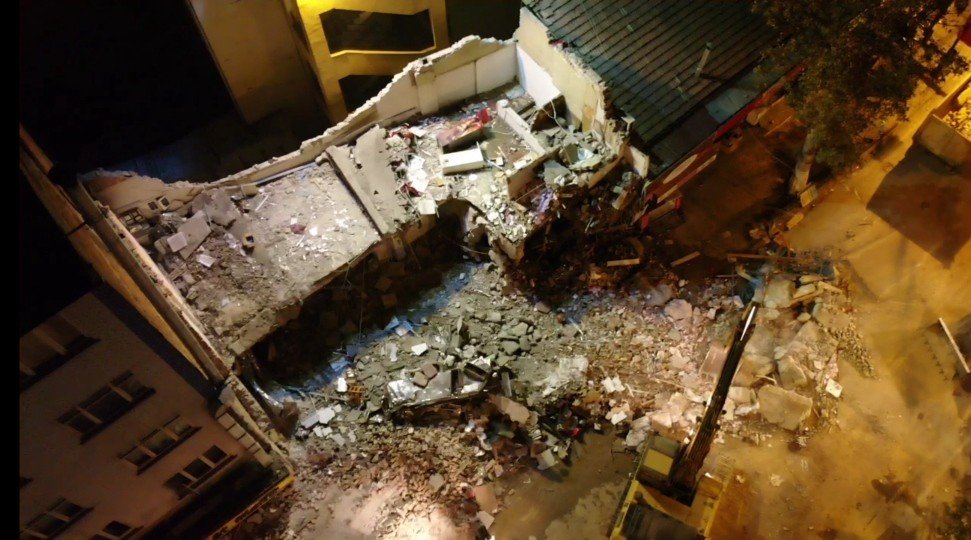 Malatya'da çöken binanın dehşet veren görüntüsü gün ağarınca ortaya çıktı