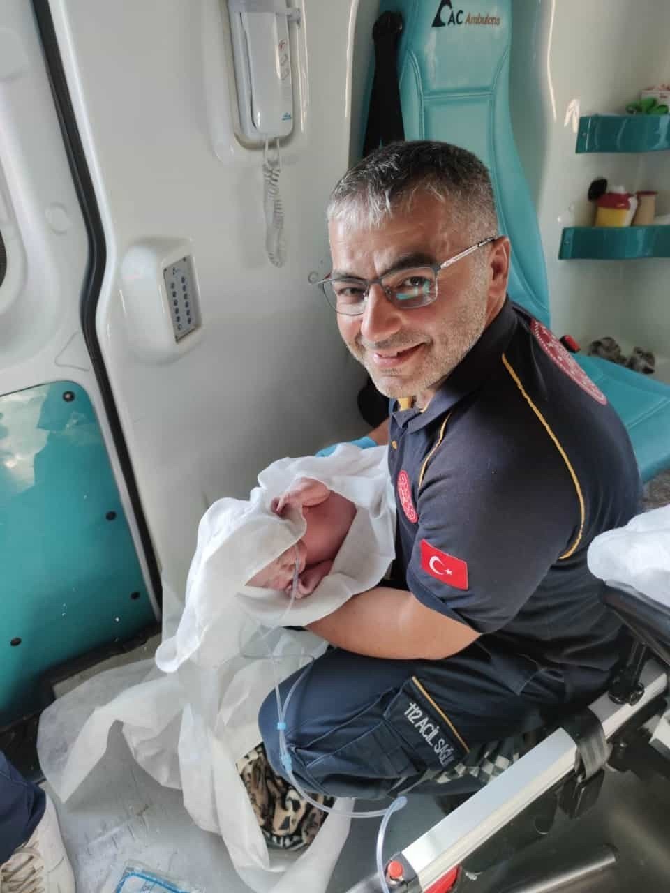 Bakan Koca'dan Karaman paylaşımı: Bir erkek bebek biraz aceleci