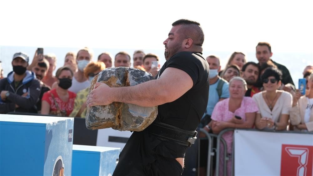 Dünyanın en güçlü insanları Antalya'da boy gösterdi