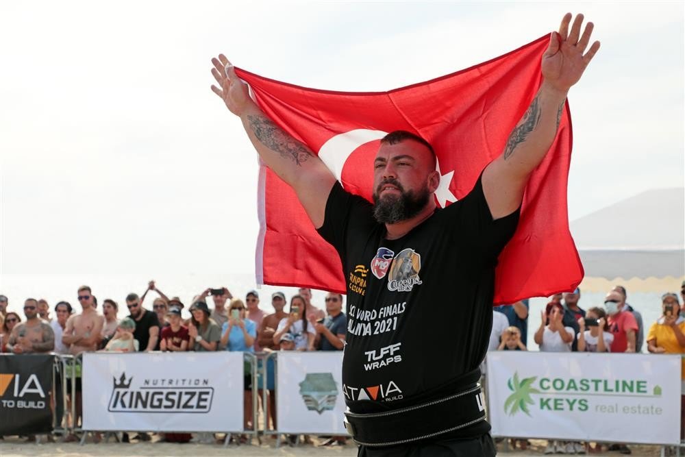 Dünyanın en güçlü insanları Antalya'da boy gösterdi