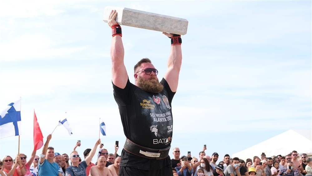 Dünyanın en güçlü insanları Antalya'da boy gösterdi