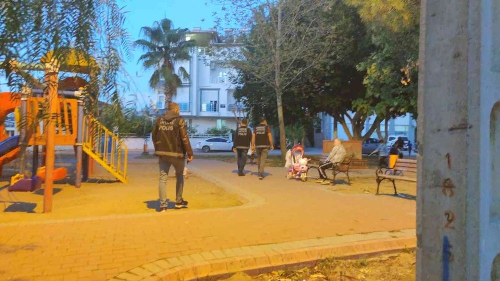 Antalya'da metruk binalara emniyet önlemi