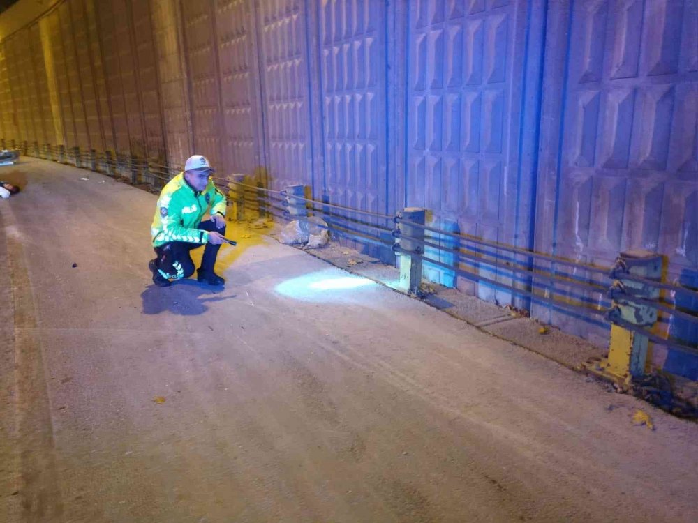 Mobilyacılar altgeçidinde feci kaza: Ehliyetsiz motosiklet sürücüsü yaşamını yitirdi