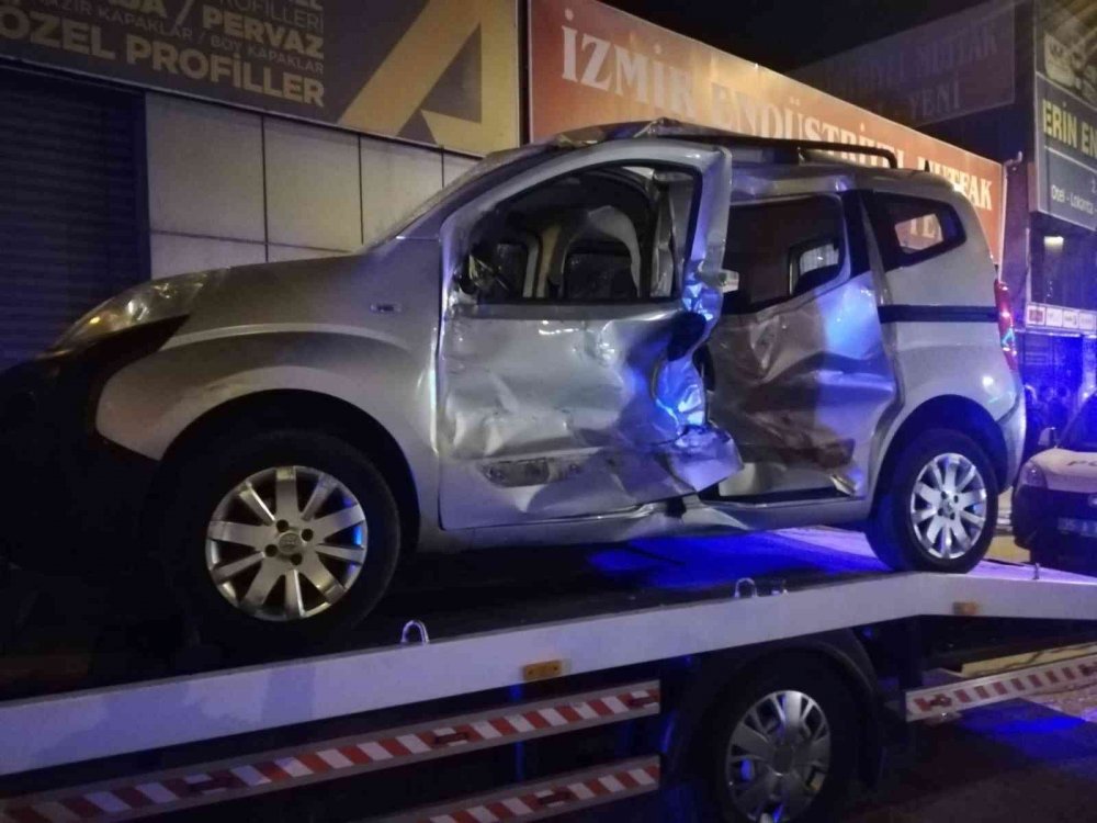 Kırmızı ışık ihlali kazayı getirdi! Beton mikserinin çarptığı araçta 1’i ağır 2 yaralı