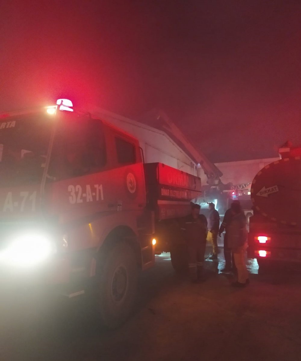 Afyon’da iplik fabrikası yandı